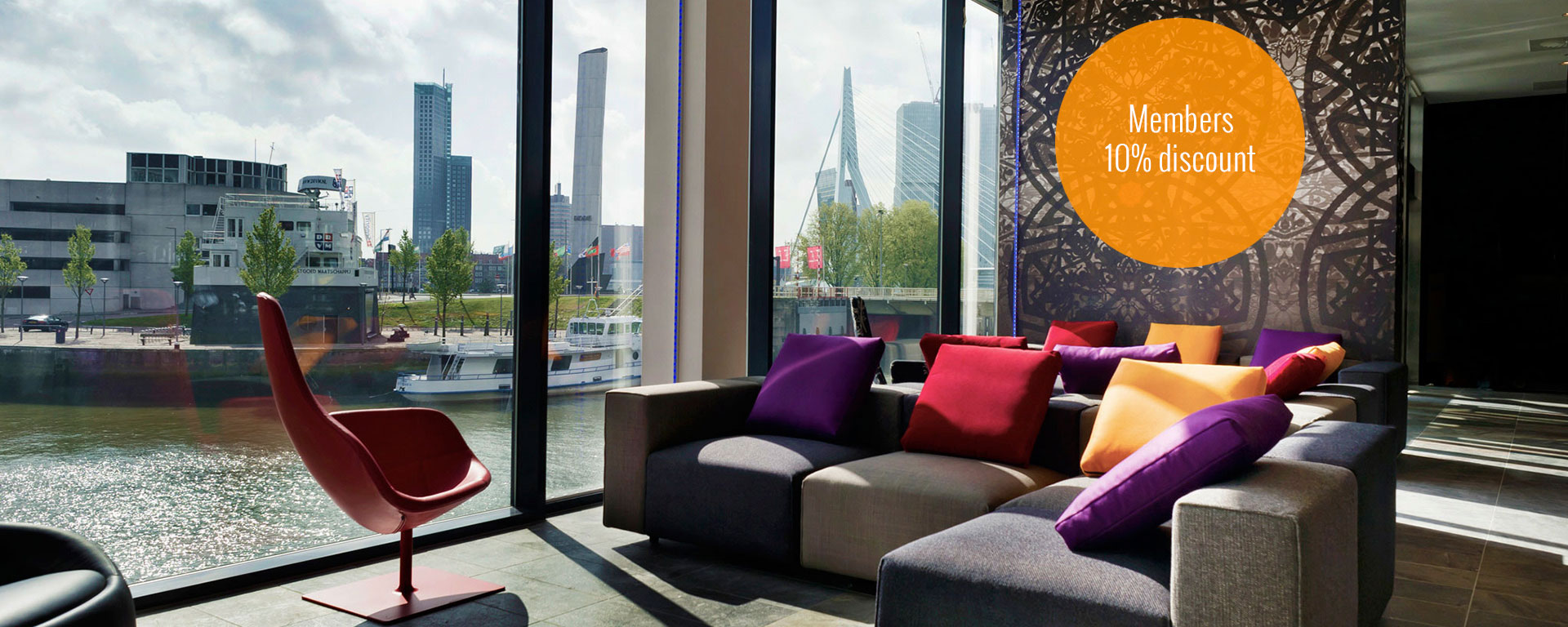 Spectaculair uitzicht op de skyline van Rotterdam