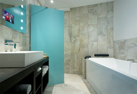 Mainport-hotel-Surprised